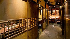 ① 施設内のVR内見ツアー